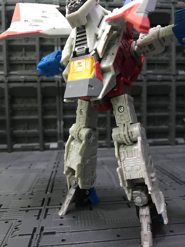 Transformers Siege Wave 2 Voyagers Soundwave And Starscream In Hand Photos 05 (5 of 16)